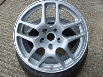 aston martin wheel